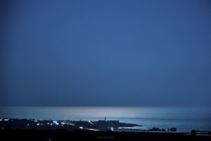 Astrofotografa Alessia Scarso astrofotografia Sampieri Scicli Fornace Penna mannara di Montalbano stabilimento bruciato paesaggio notturno luna su mare