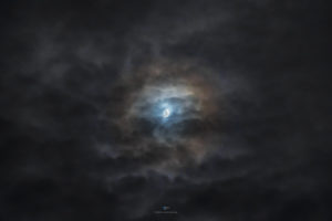 Alessia Scarso astrofotografa astrofotografia luna piena alone lunare nuvole