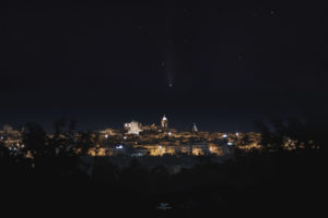 Astrofotografa Alessia Scarso astrofotografia paesaggio notturno presepe cometa neowise